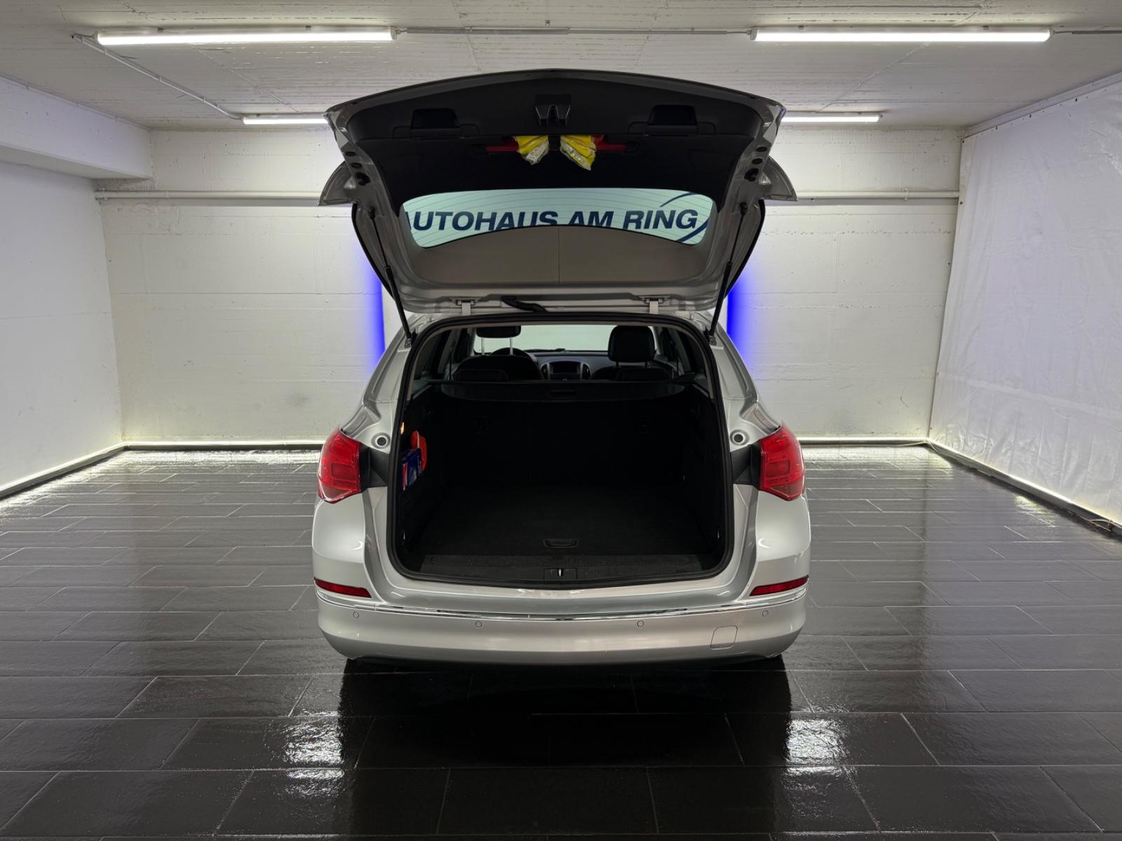 Opel Astra 2014 — photo 21