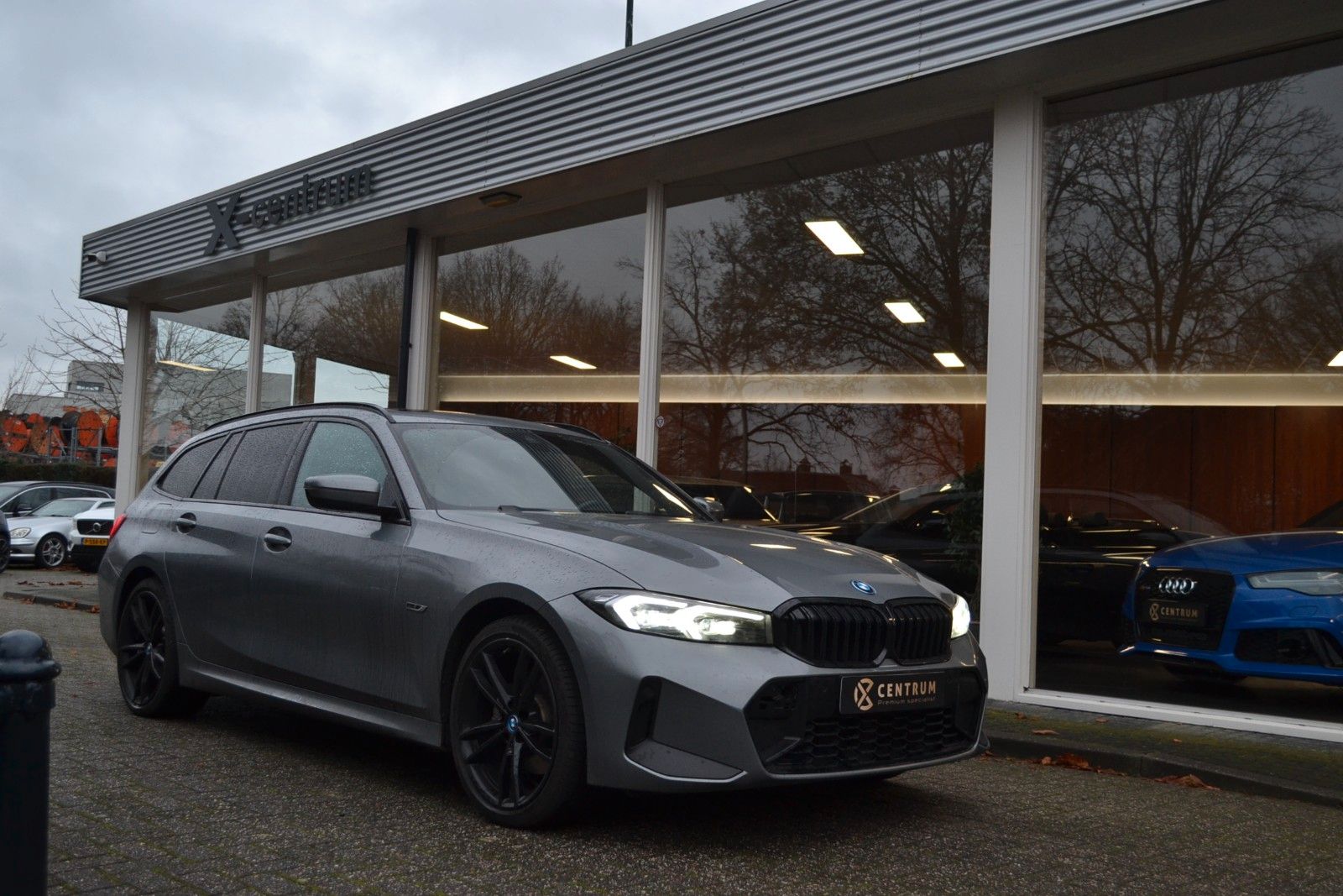 BMW 330e M-Sport / Pano / Leder imagem 2