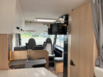 Sunlight Adventure I 67S TV Paket 8G Autom. Combi 6E