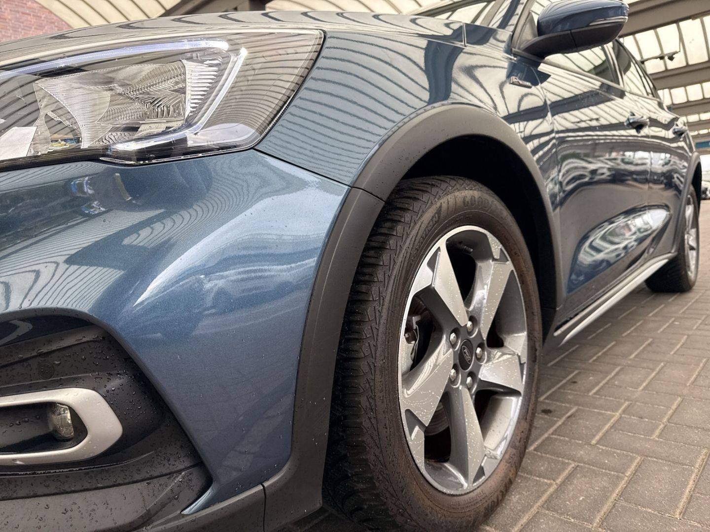 Fahrzeugabbildung Ford Focus Turnier Active Kamera LED NAVI DAB Winterp