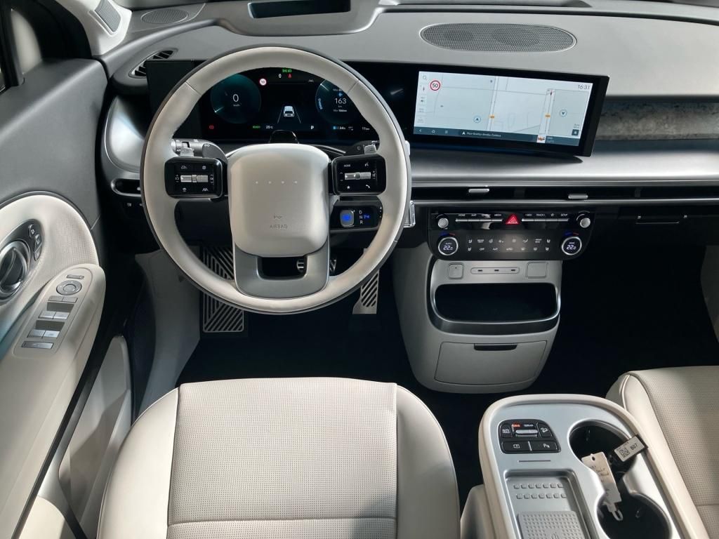 Fahrzeugabbildung Hyundai IONIQ 9 (6-Sitzer) 4WD 110kWh Uniq Pano HUD PDC