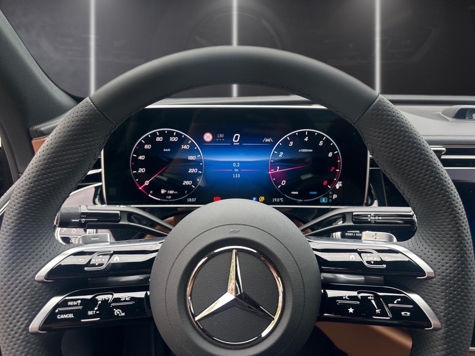Mercedes-Benz E200 AMG Line Premium Plus Lim./Pano/0,99 % Zins
