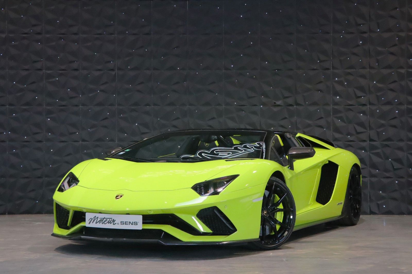 LAMBORGHINI Aventador
