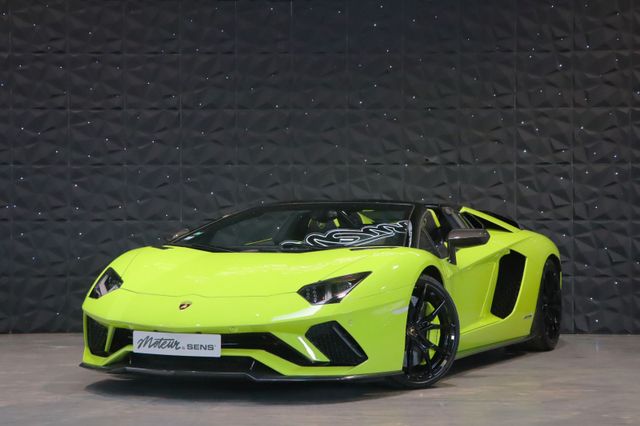 LAMBORGHINI Aventador