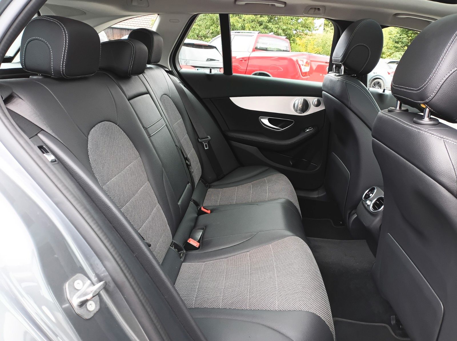 Fahrzeugabbildung Mercedes-Benz C 350 T e+DISTRONIC PLUS+PANO+PARK+360*+SH+BURME