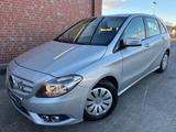 Mercedes-Benz B 180 +AUTOMATIK+1.HAND+NAVI+TEMPOM.+PDC+RENTNER - Mercedes-Benz Rent