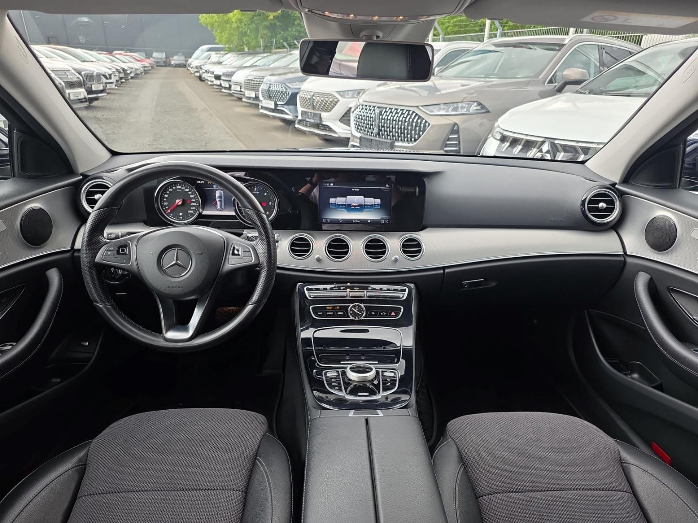 Mercedes-Benz E 220 d T Avantgarde Multibeam Navi Kamera Park