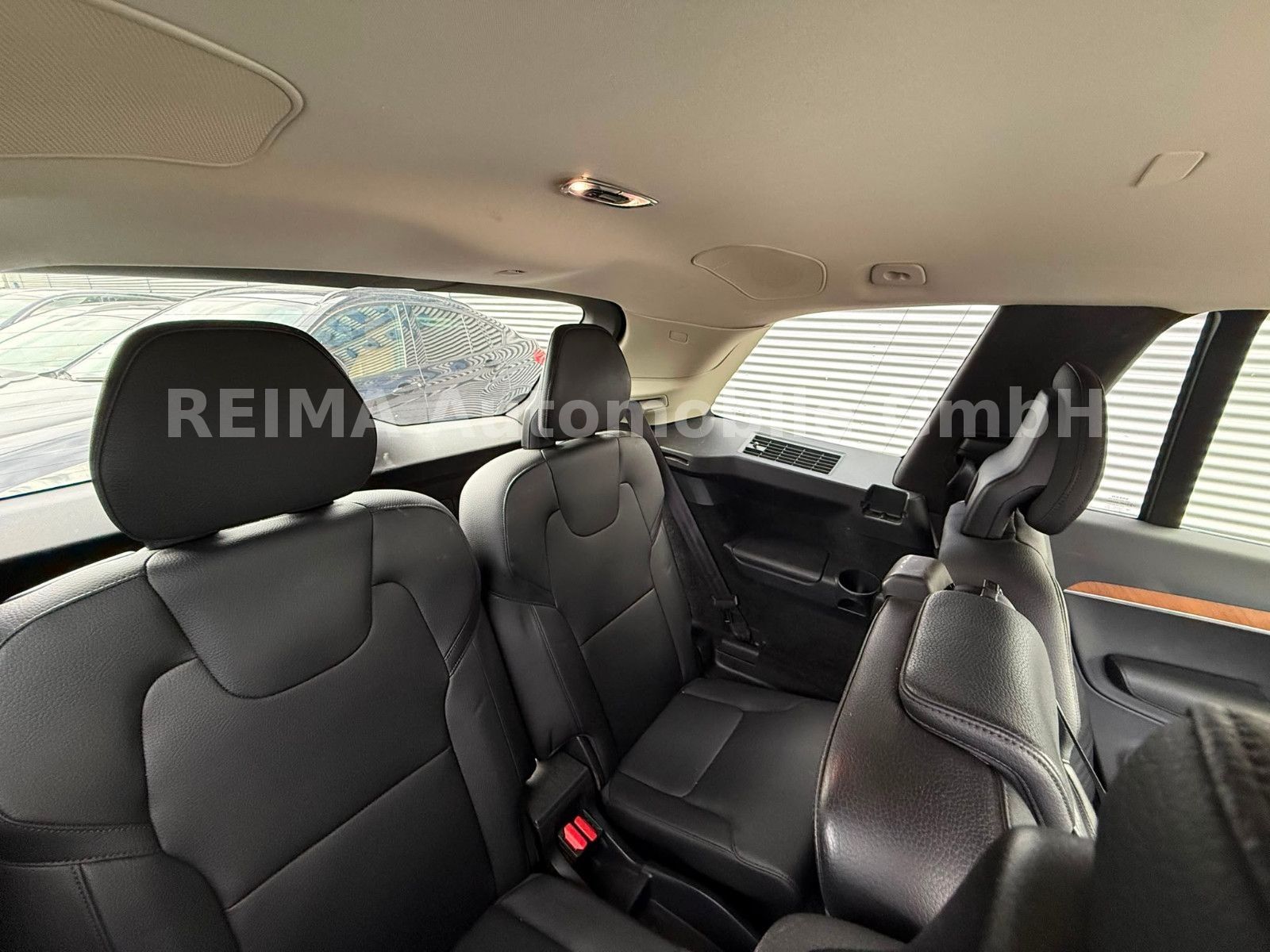 Fahrzeugabbildung Volvo XC 90 2,0 D Momentum AWD, 7 Sitzer, ACC