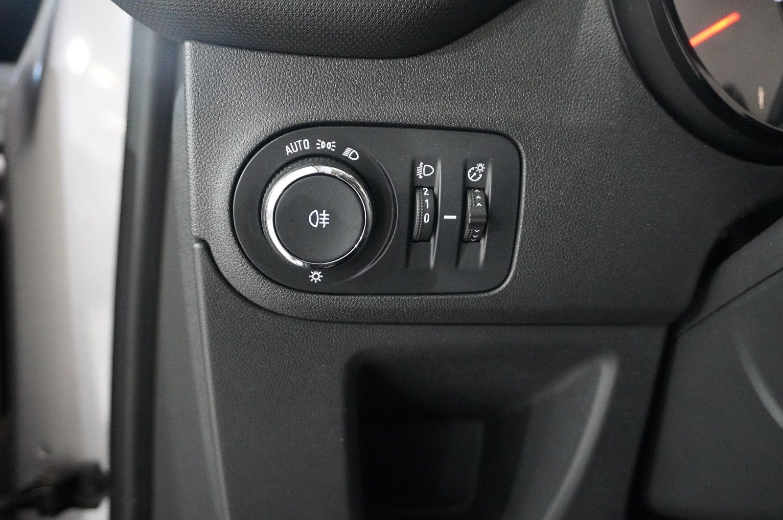 Fahrzeugabbildung Opel Crossland (X) 1.2 EDITION NAVI/LED/KAMERA/DAB+