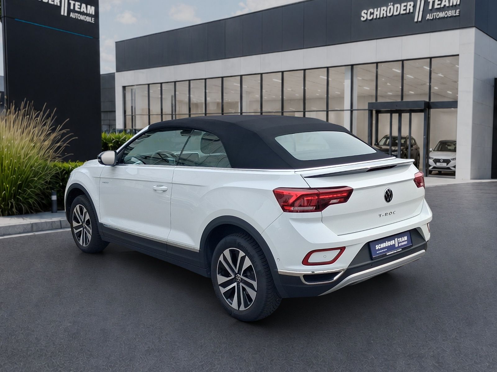 Volkswagen T-Roc Cabriolet 1.5 l TSI DSG Style side lane A foto 3