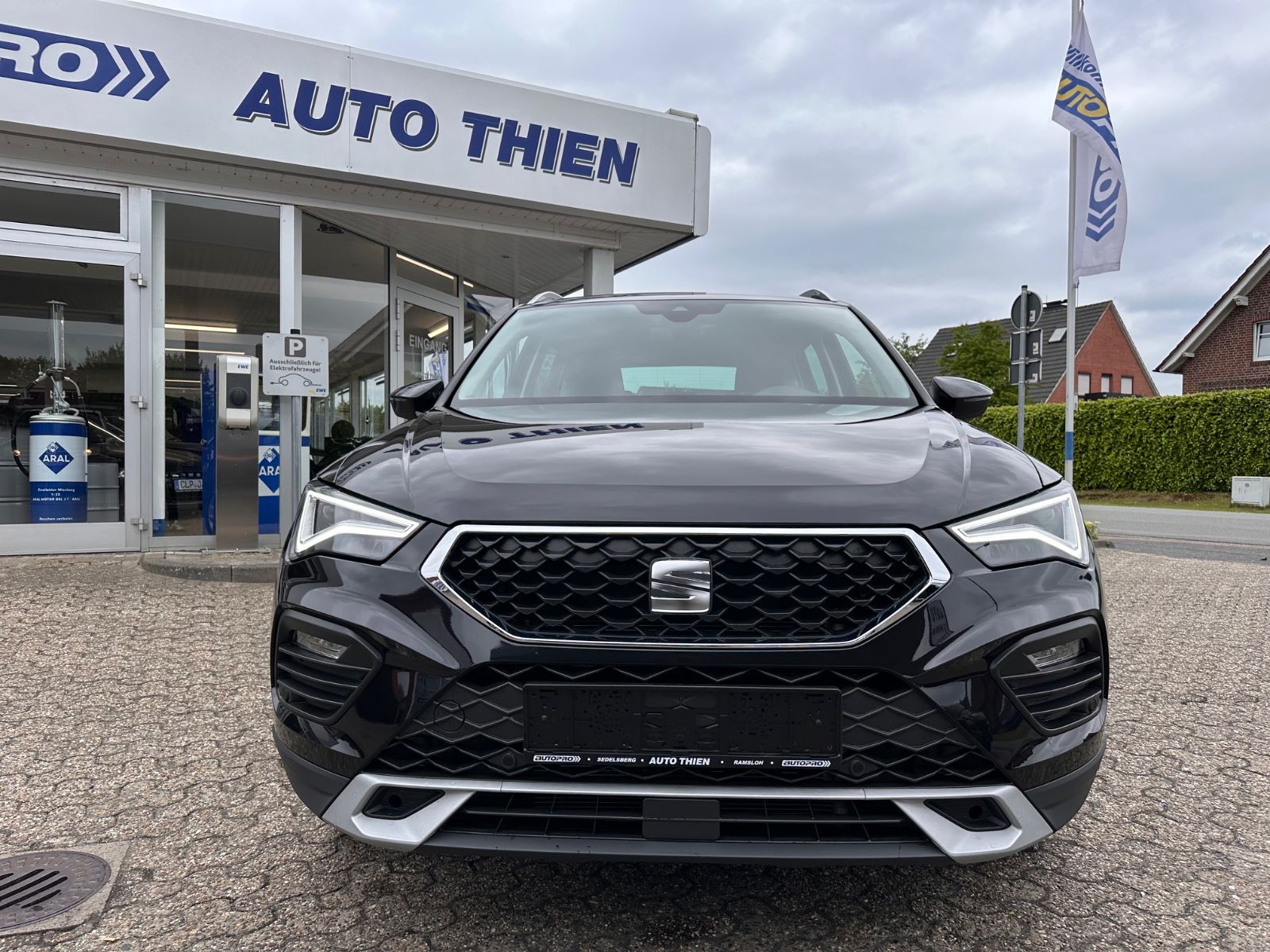 Fahrzeugabbildung SEAT Ateca 1.5 TSI Style DSG AHK/Navi/ACC/LED/SHZ/APP
