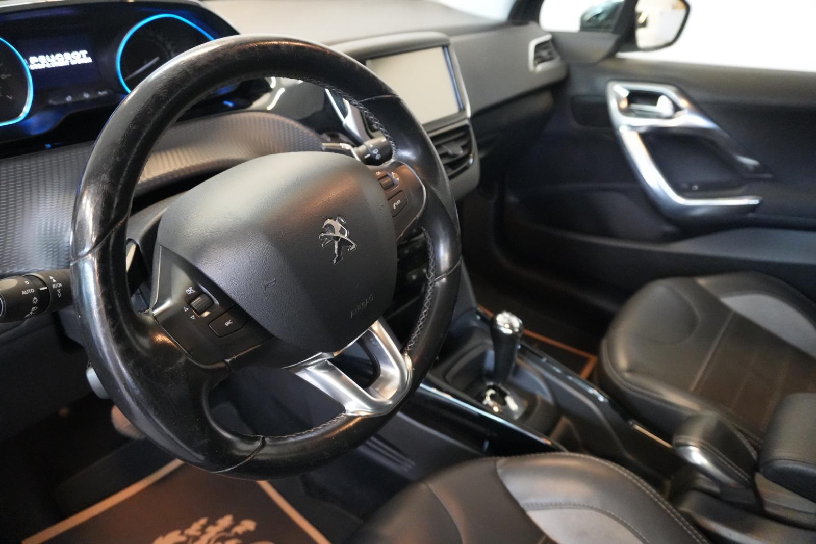 Peugeot 2008 1.2 VTi Allure Automatik PDC AHK