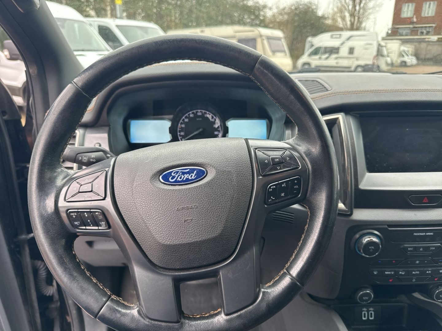Fahrzeugabbildung Ford Ranger Wildtrak Doppelkabine 4x4 3.2 TDCi AHK Na