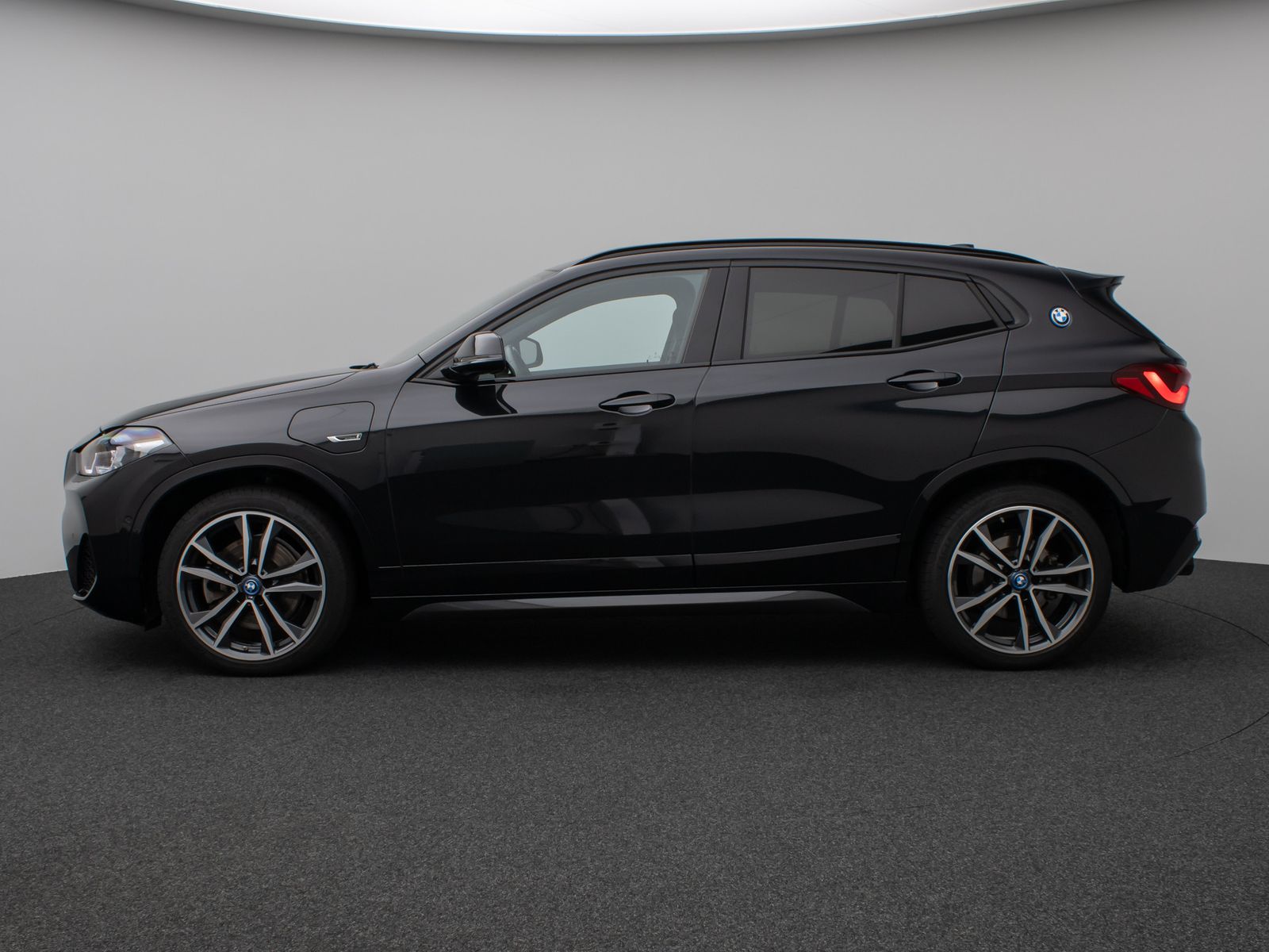 Fahrzeugabbildung BMW X2 xD25e M Sport HUD DAB Kamera Alarm Panorama