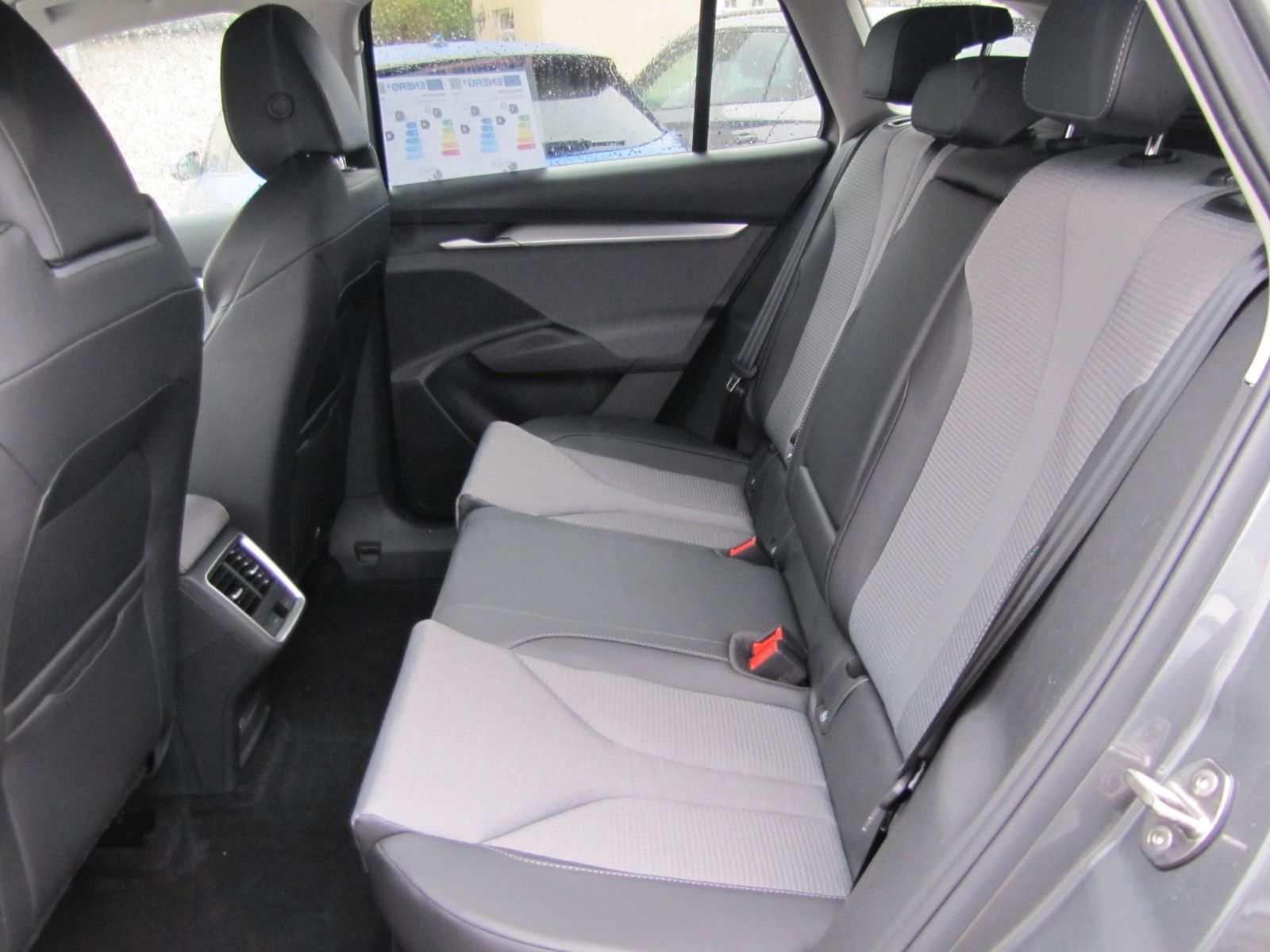 Fahrzeugabbildung SKODA Enyaq 85x Loft 286PS 82kWh 1-Gang Automatik