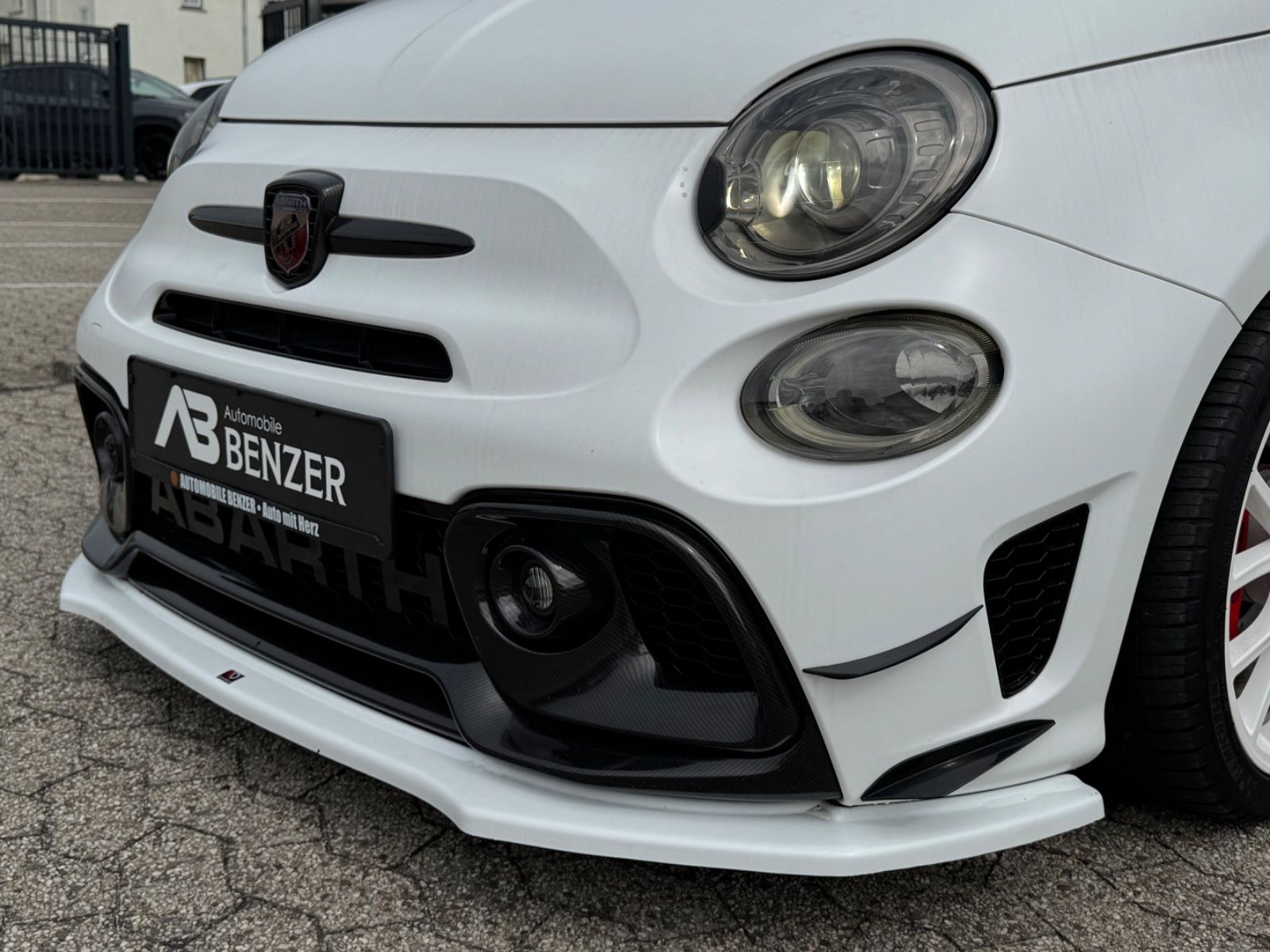 Fahrzeugabbildung Abarth 595 esseesse/CARBON/Akrapovic/MATT/Maxton-Design