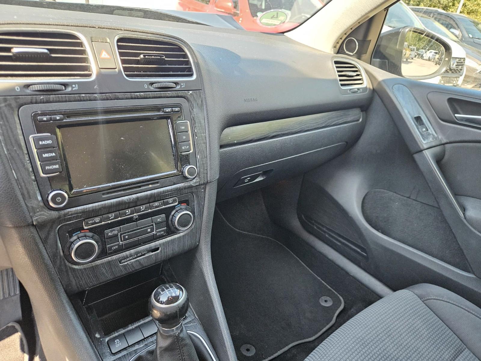 Volkswagen Golf 2010 — photo 11