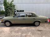 Mercedes-Benz 230E - Autos aus dem Jahr 1984