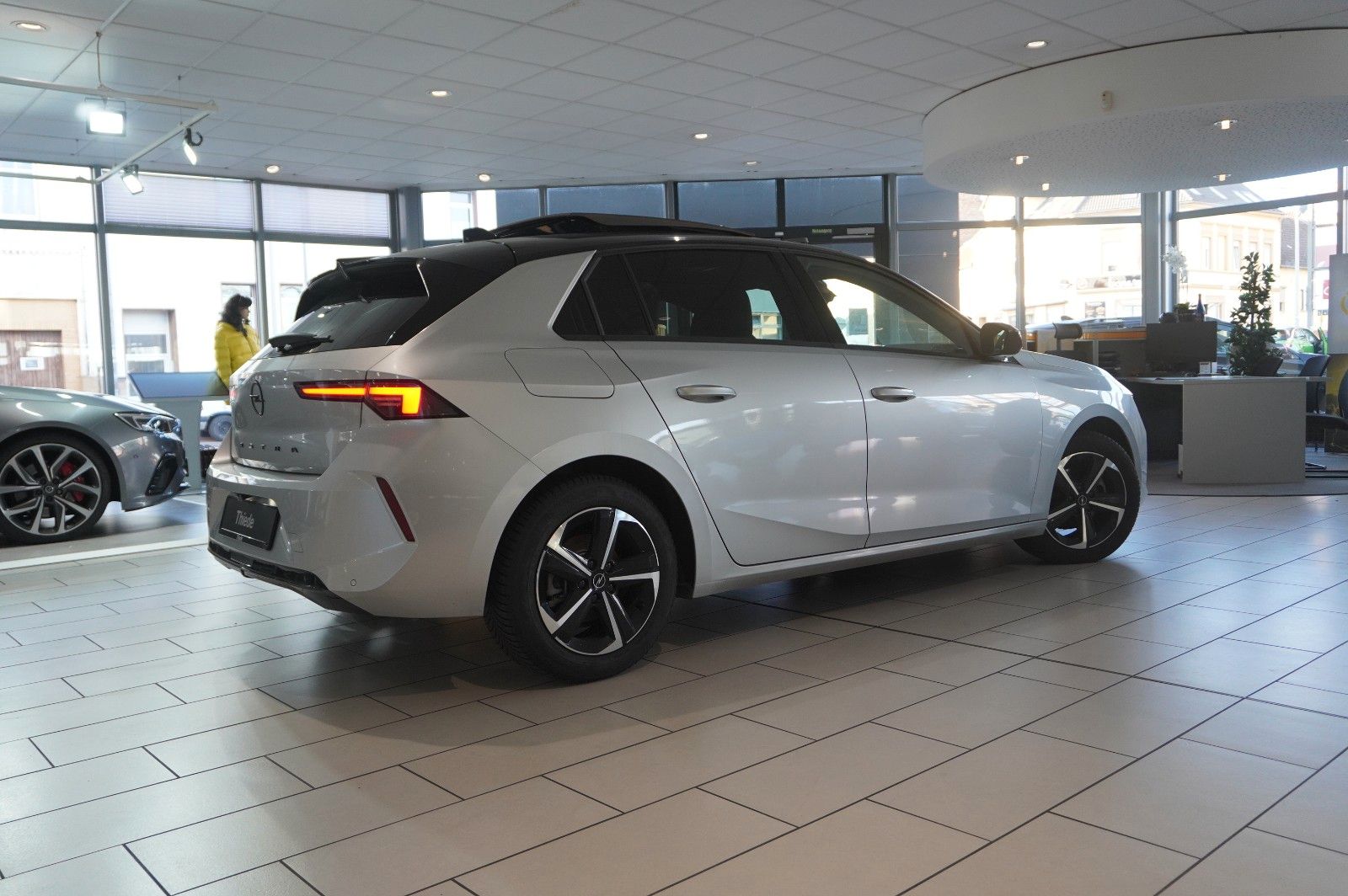 Fahrzeugabbildung Opel Astra L Lim. 1.2T GS SPORT NAVI/LED/360°/SH/HUD