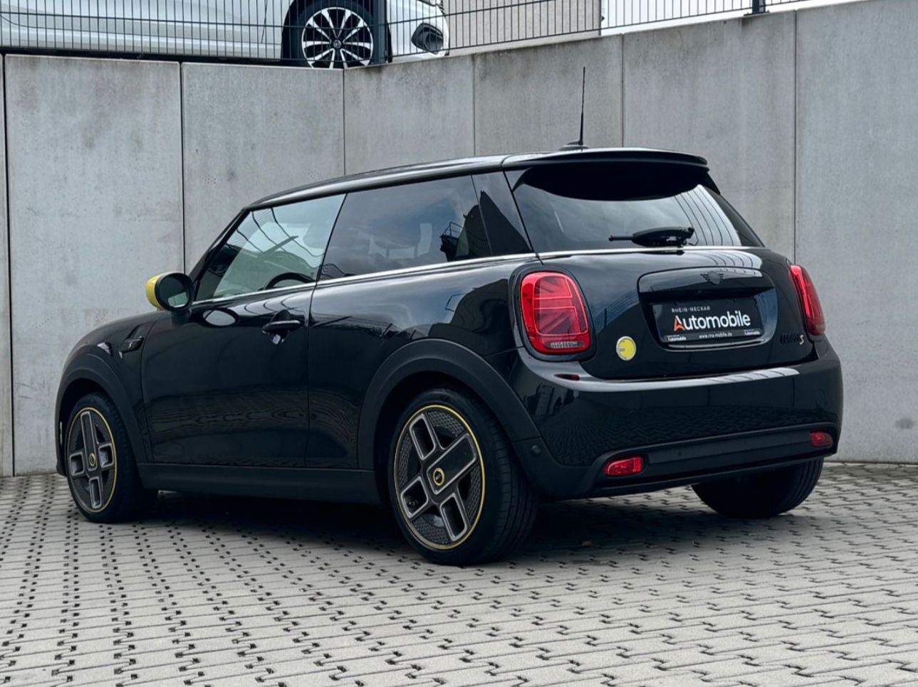 MINI COOPER SE E-Trim/LED/Premium+/Leder/Navi/1Hand imagem 3