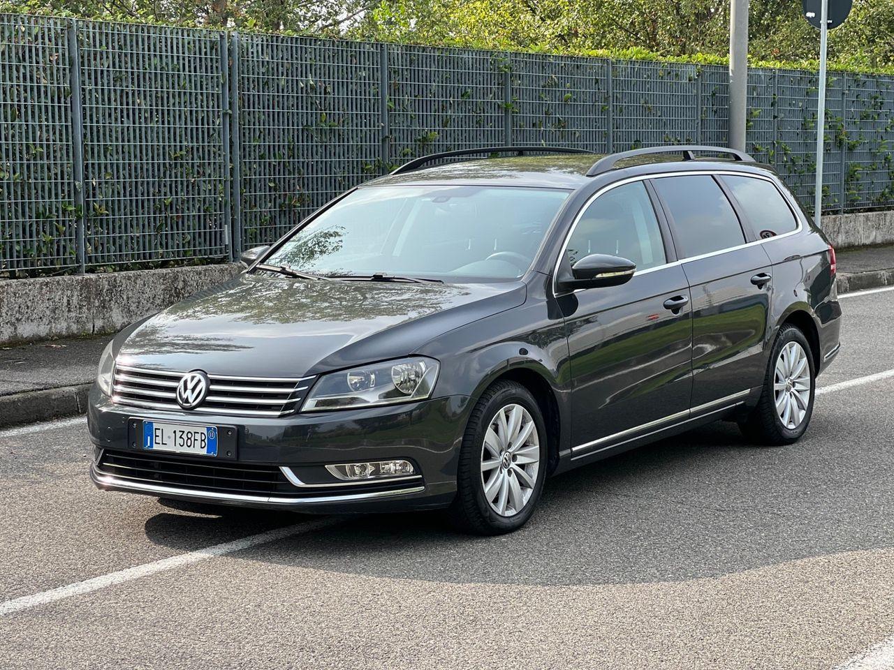 Volkswagen Passat 2011 — салон