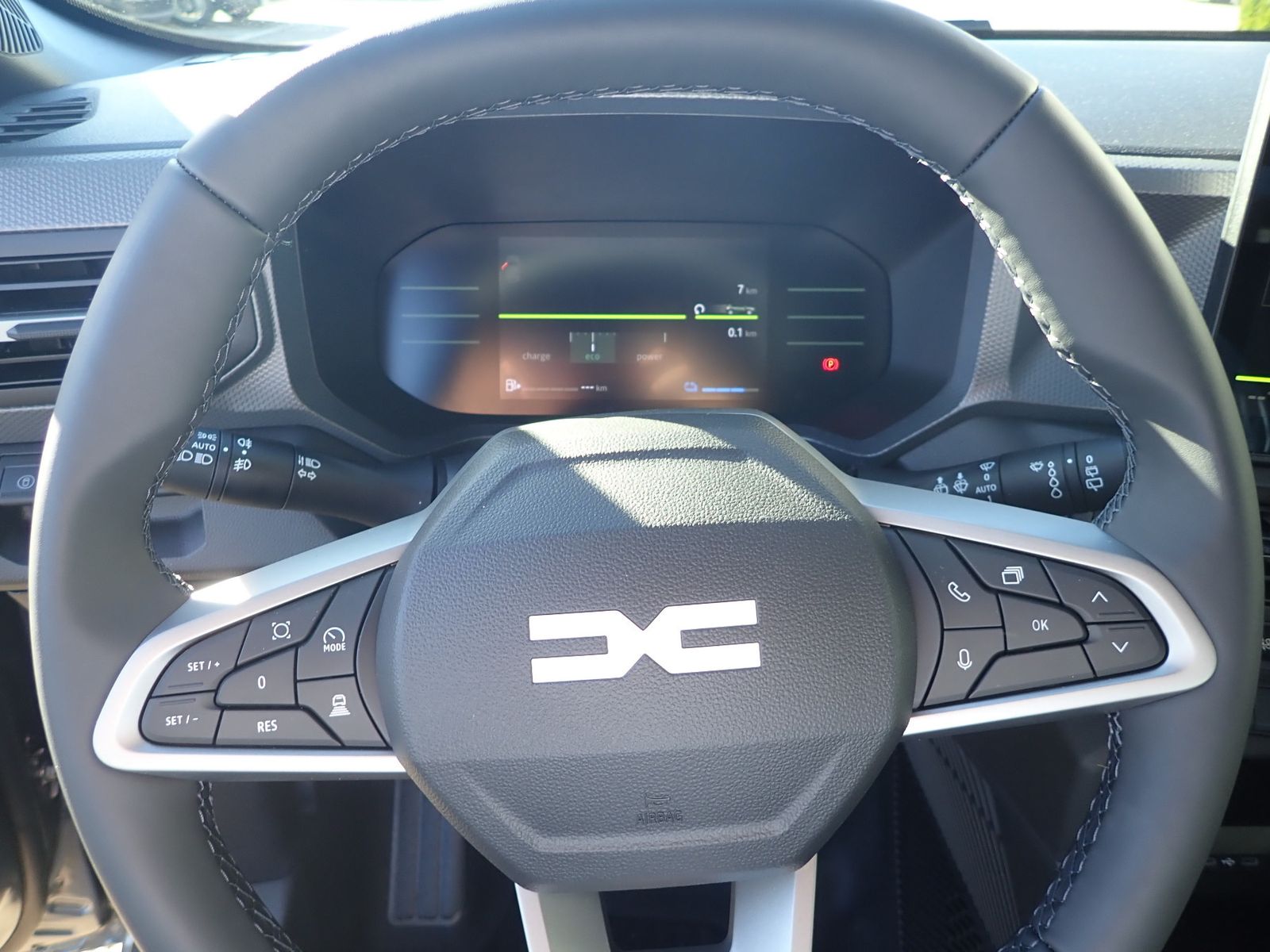 Fahrzeugabbildung Dacia Duster Journey Hybrid 155