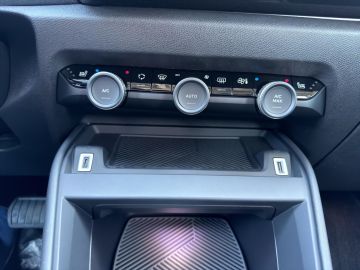 Citroën C4 Feel PT130 EAT8 °LED°Navi°RFK°SHZ°Tempomat°