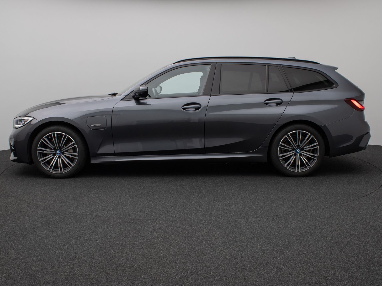 Fahrzeugabbildung BMW 330e M Sport Panorama Kamera Laser HUD DAB HiFi