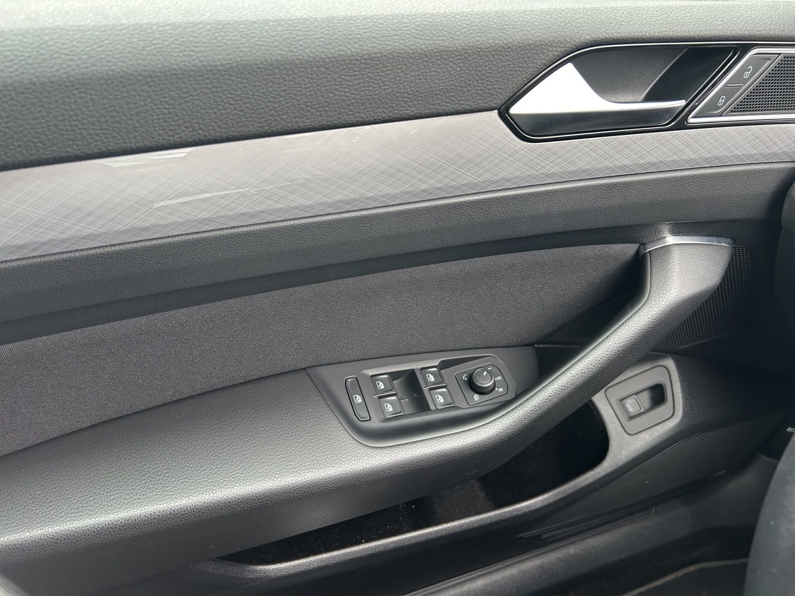 Fahrzeugabbildung Volkswagen Passat Variant TSI Business DSG LED Navi AID ACC