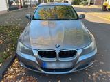 BMW 3er E90 2011-  143 PS  - Schaltgetriebe - BMW 114 in Bielefeld