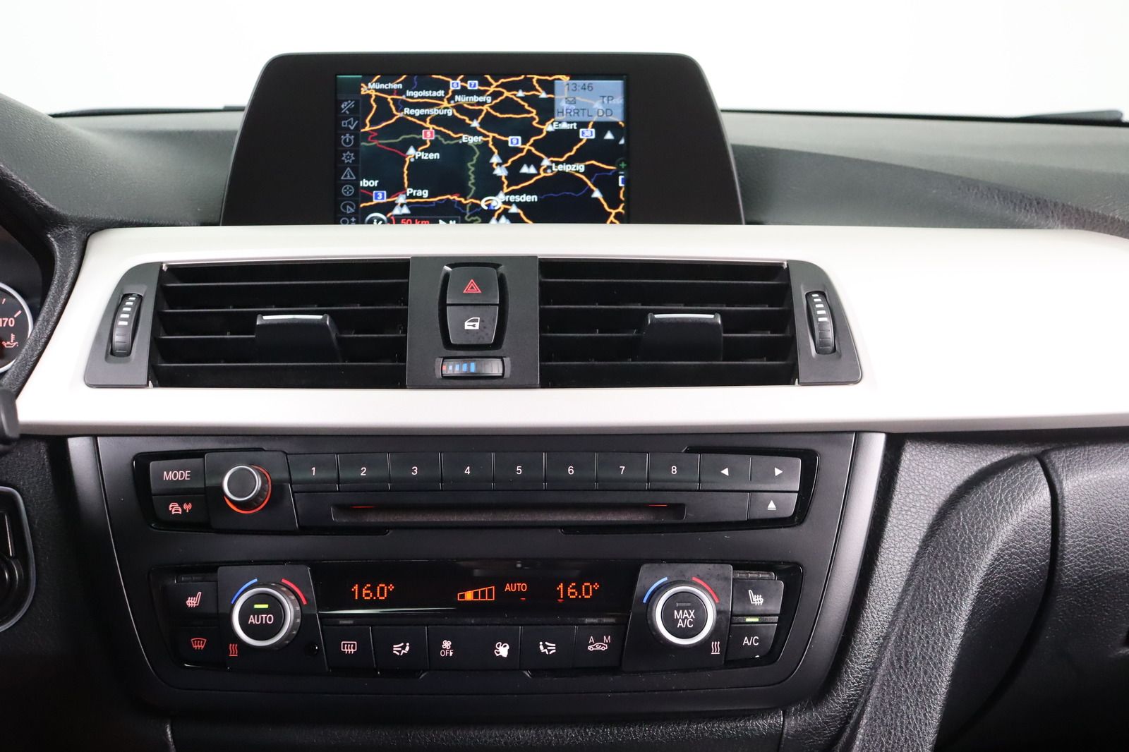 Fahrzeugabbildung BMW 320 i Touring xDrive * Bi- Xenon * Navi