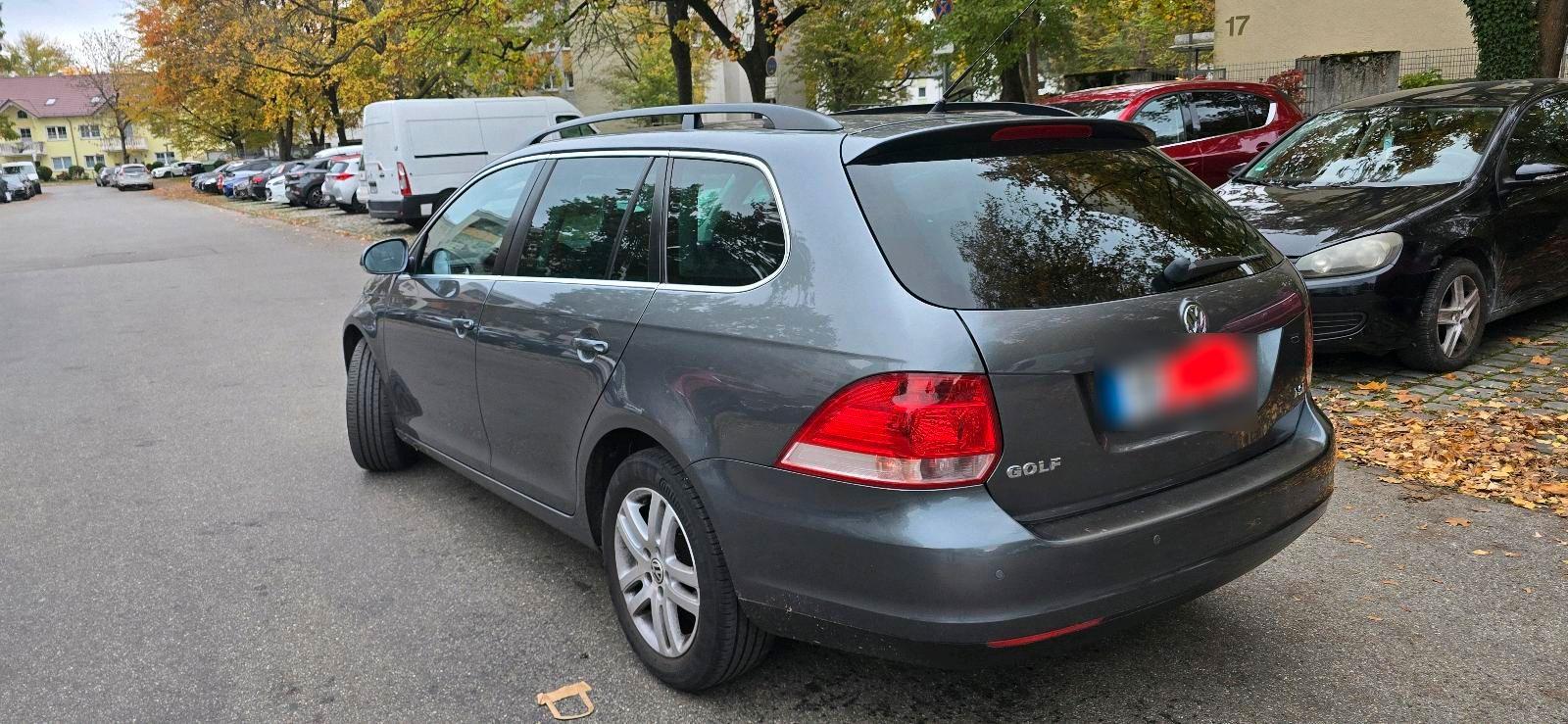 Volkswagen Golf 2009 — interior