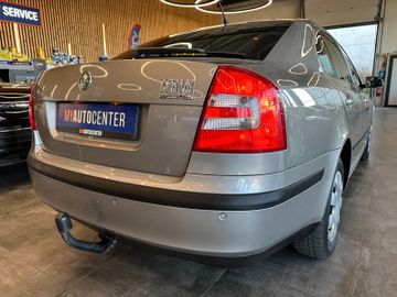 Skoda Octavia *TÜV0328*SCHECKHEFT*TEMPO*AHK*KLIMA*PDC