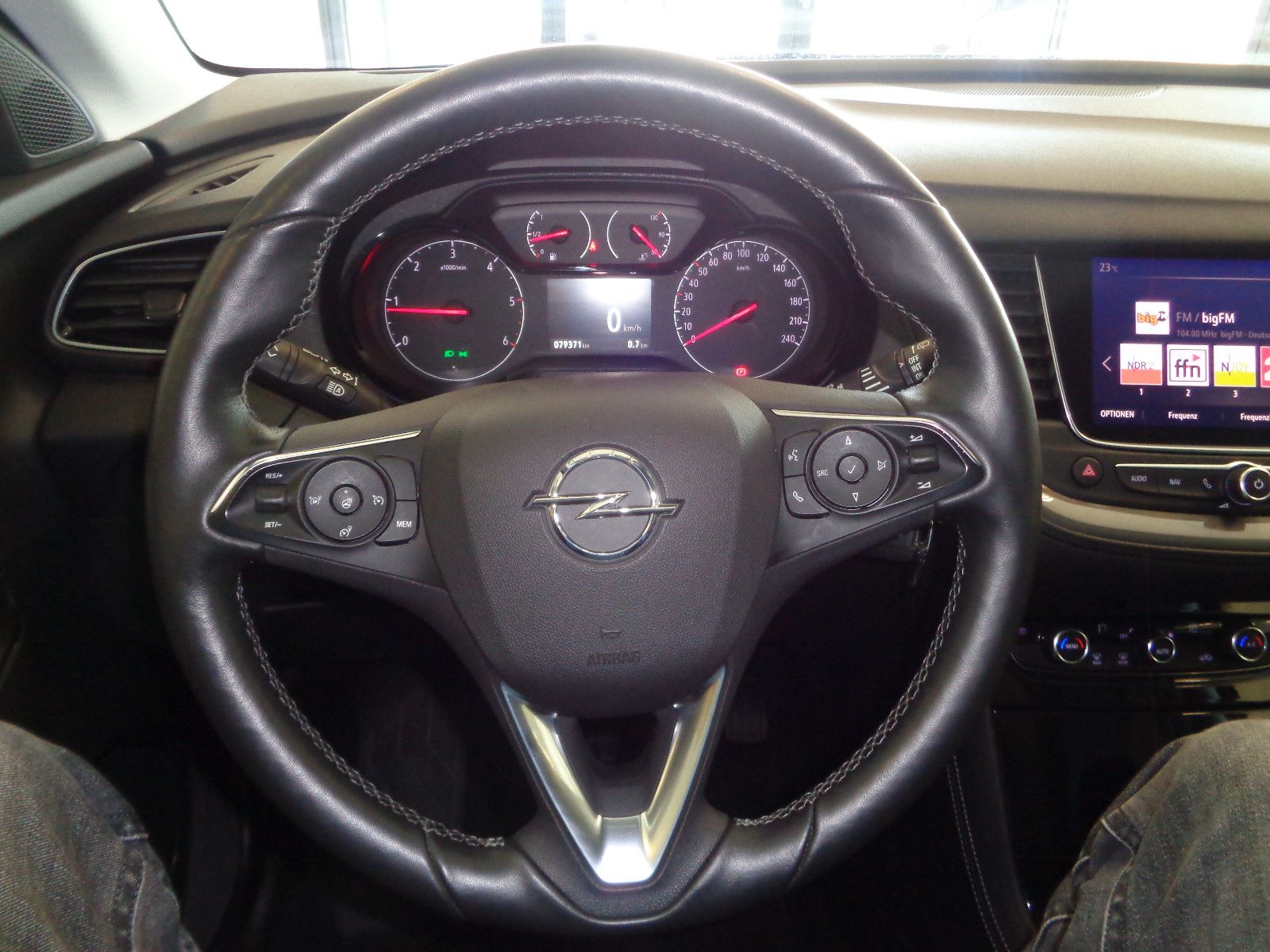 Fahrzeugabbildung Opel Grandland (X) 1.6 D / LED / NAVI / AHK /GEPFLEGT