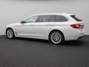 Fahrzeugabbildung BMW 530e Tour Luxury Line HiFi Pano AHK Kamera DAB