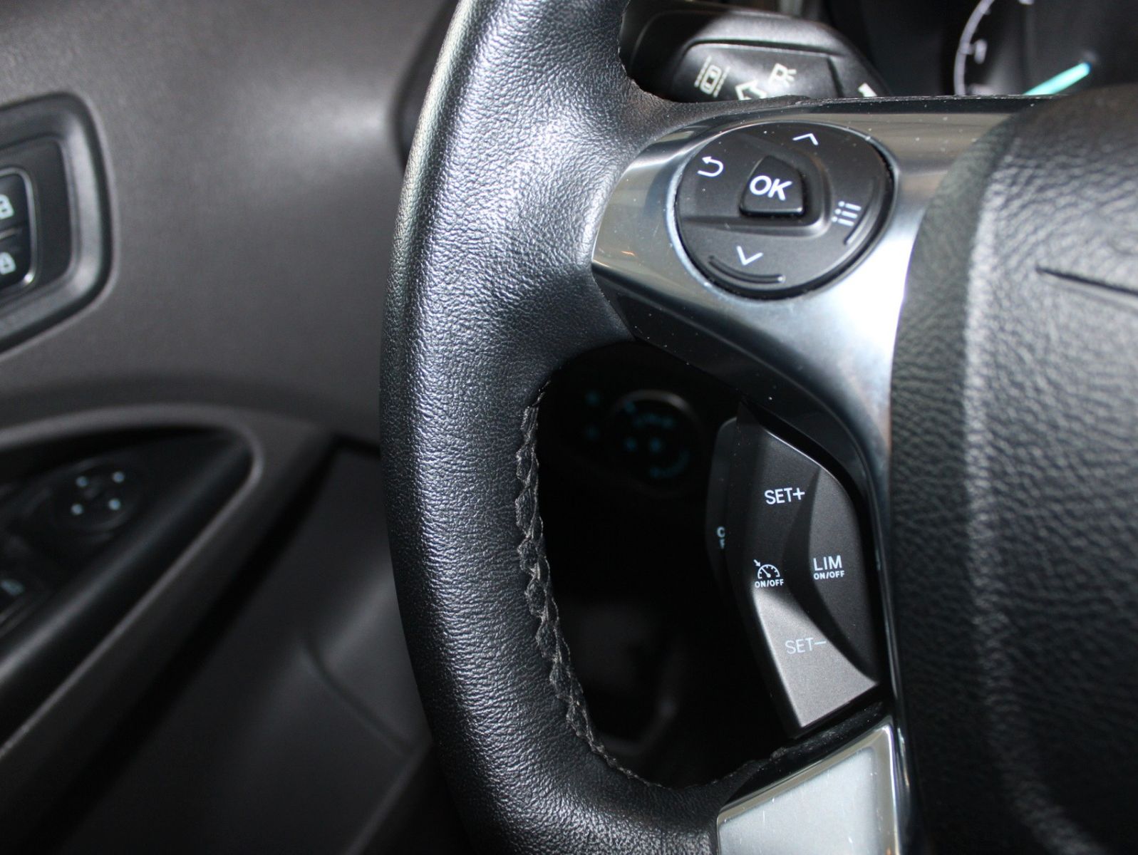 Fahrzeugabbildung Ford Transit Connect L2 Rollstuhlrampe Heckausschnitt