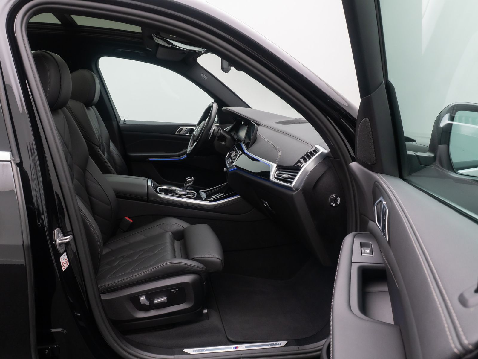 Fahrzeugabbildung BMW X5 xD30d M Sport 360° HUD DAB HiFi AHK Panorama