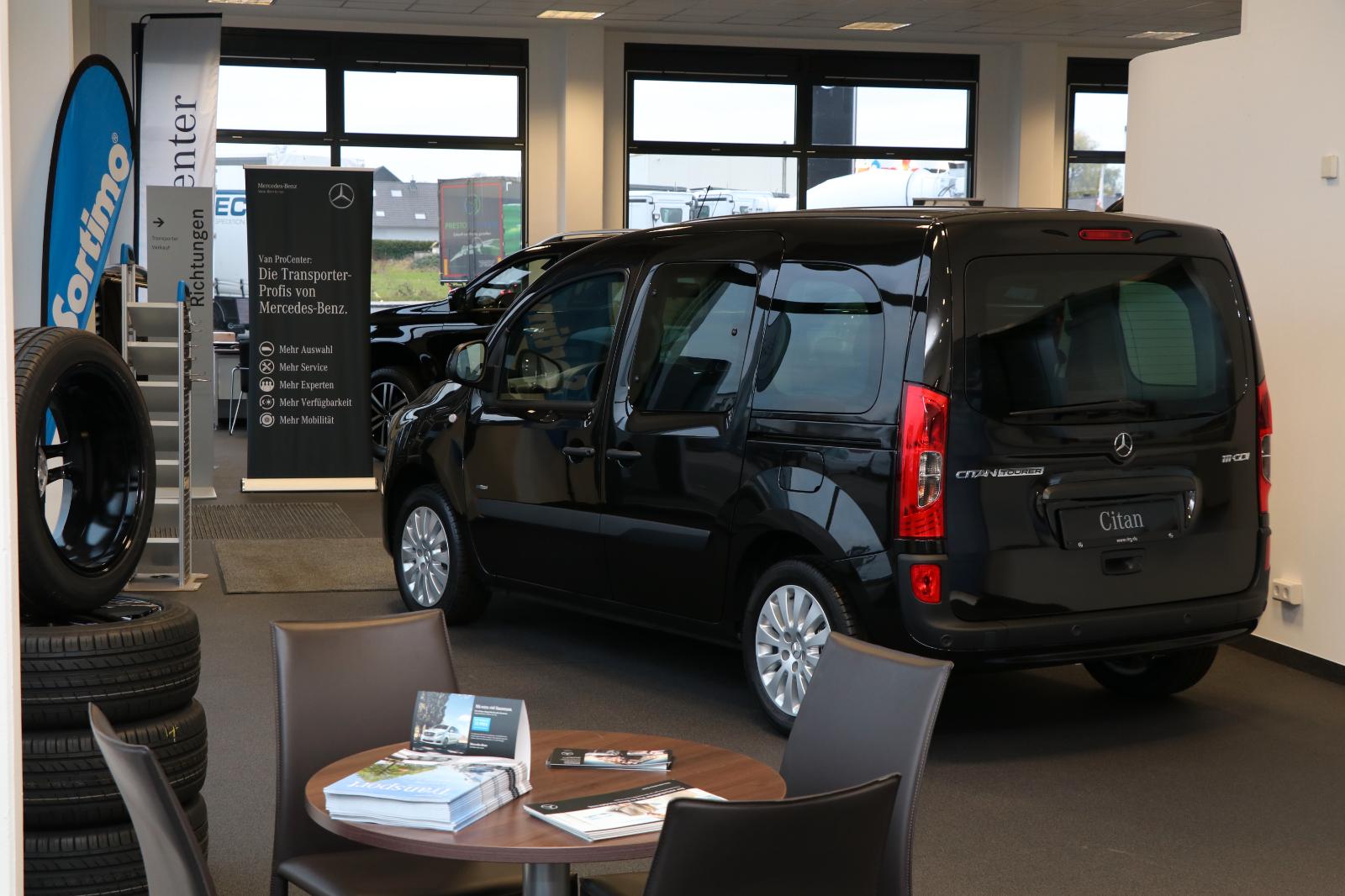 showroom-image-top
