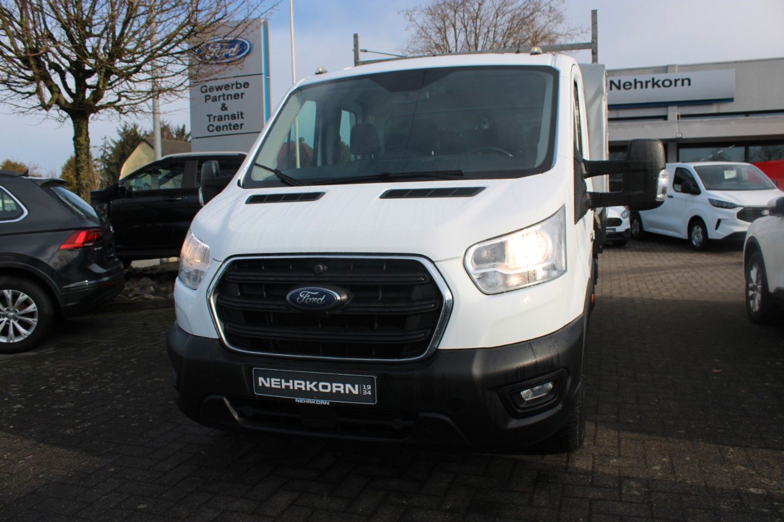Fahrzeugabbildung Ford Transit Trend L3 DoKa Pritsche Plane & Spriegel