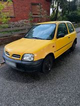 Nissan Nisan  micra mit politische Kennzeichen - Nissan Micra aus 2000