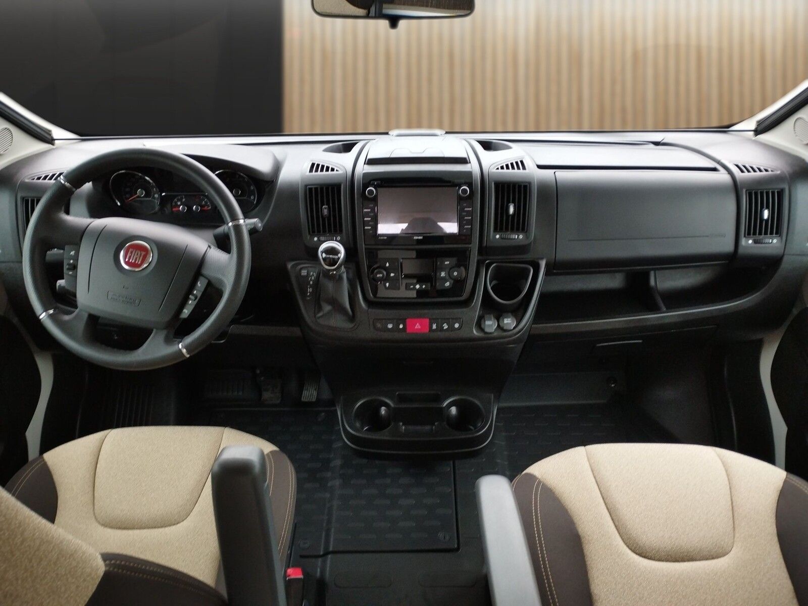 Fahrzeugabbildung Eura Mobil Activa One 690 HB SAT,TV,Markise,Dachklimaanlage