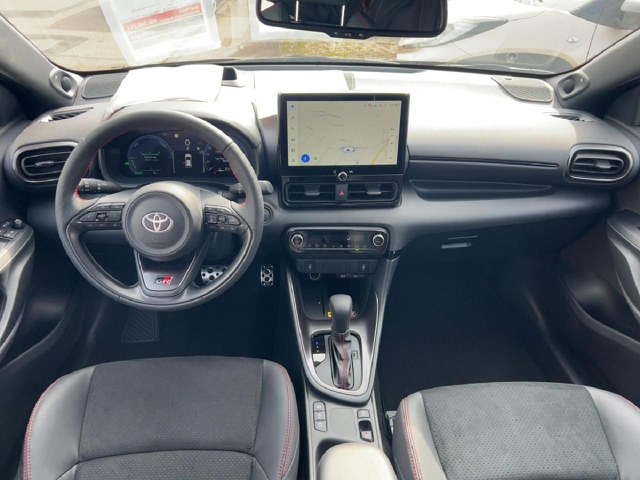 Fahrzeugabbildung Toyota Yaris Hybrid GR Sport Infotainment + Safetypake