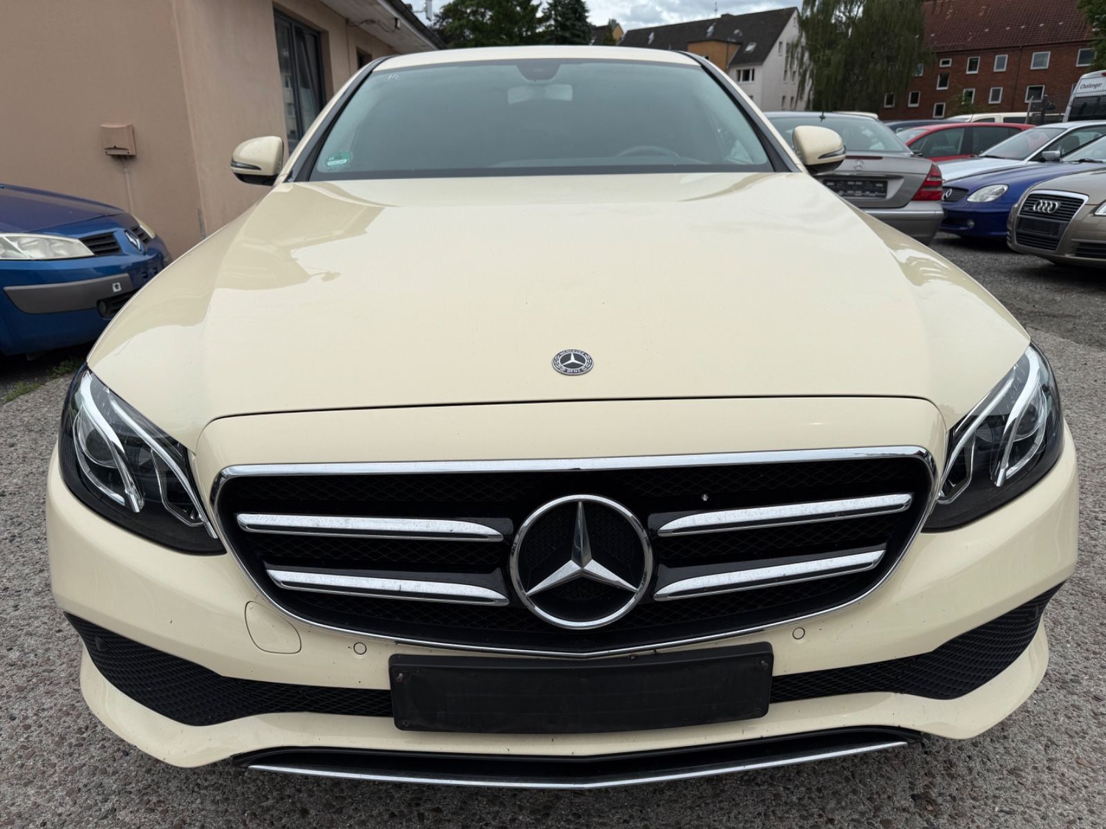 MERCEDES-BENZ E 200
