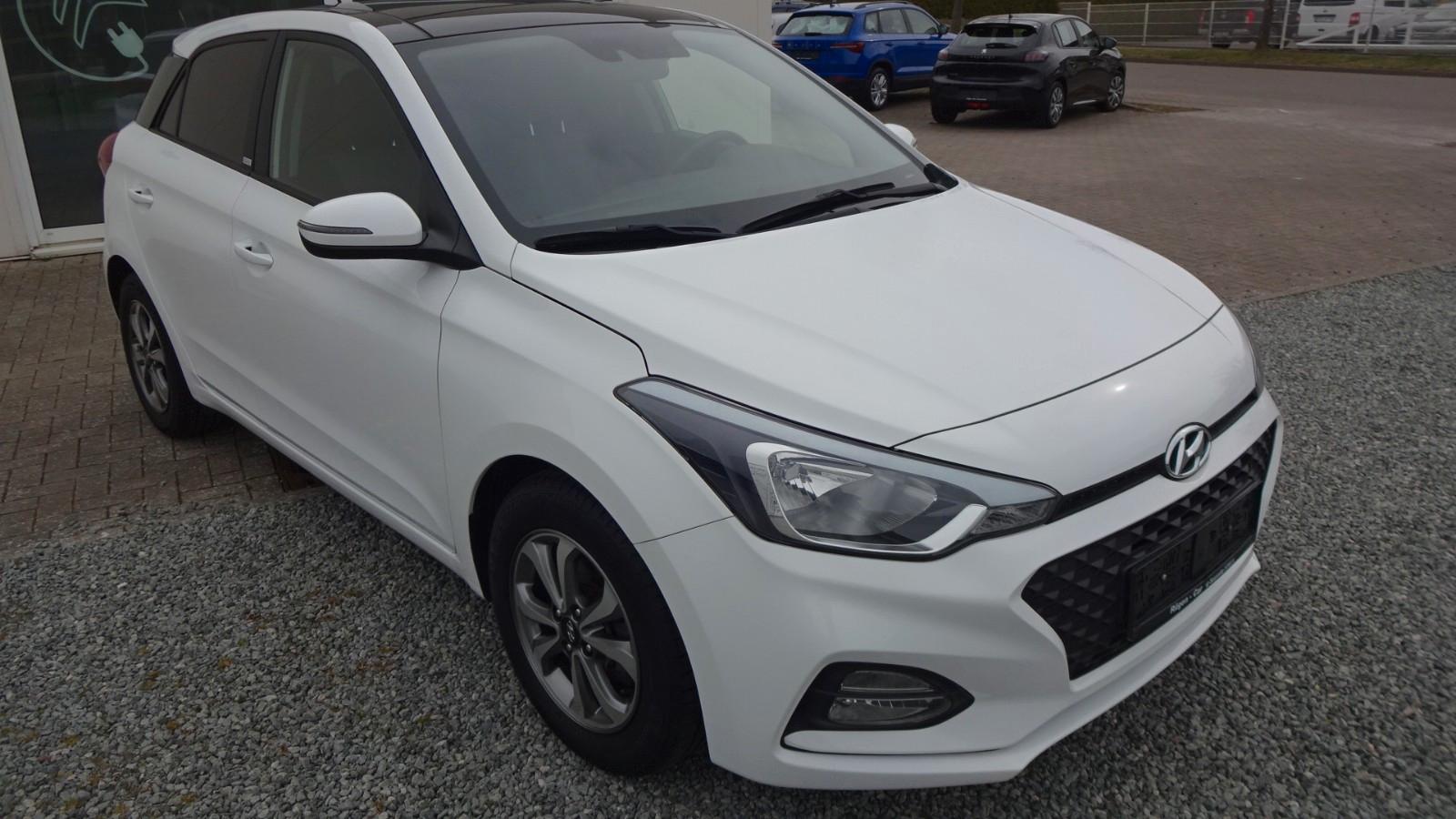 Hyundai i20 blue 1.2 Trend
