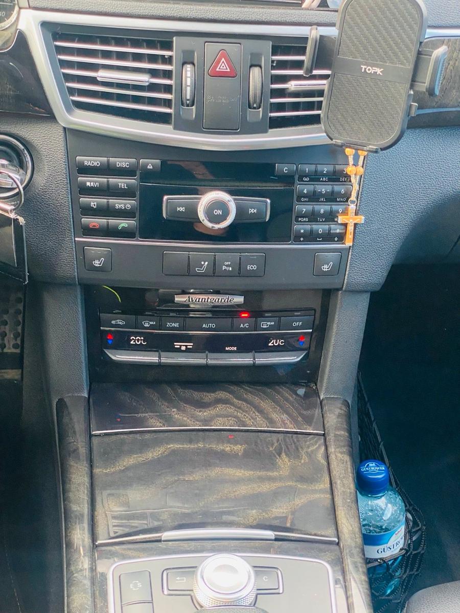 Mercedes-Benz E220 2011 — photo 15