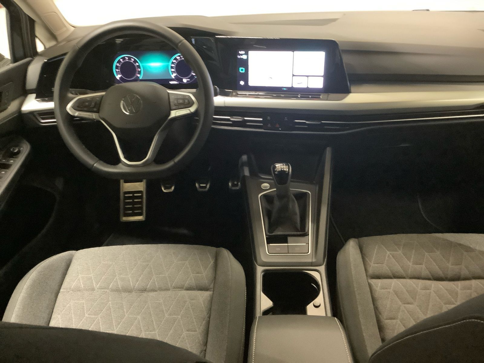 Golf Move 1,0 TSI 81 kW LED, Navi, ACC, SHZ