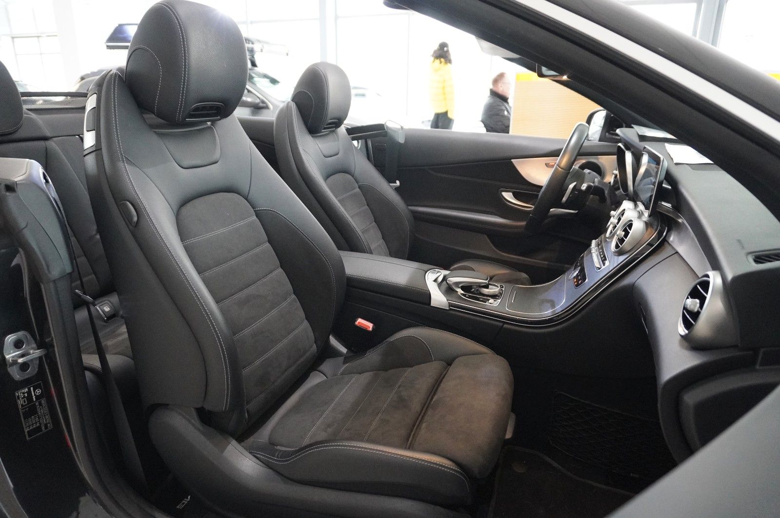 Fahrzeugabbildung Mercedes-Benz C 200 CABRIO 9G AMG LINE NAVI/LED/KAMERA/SPORT