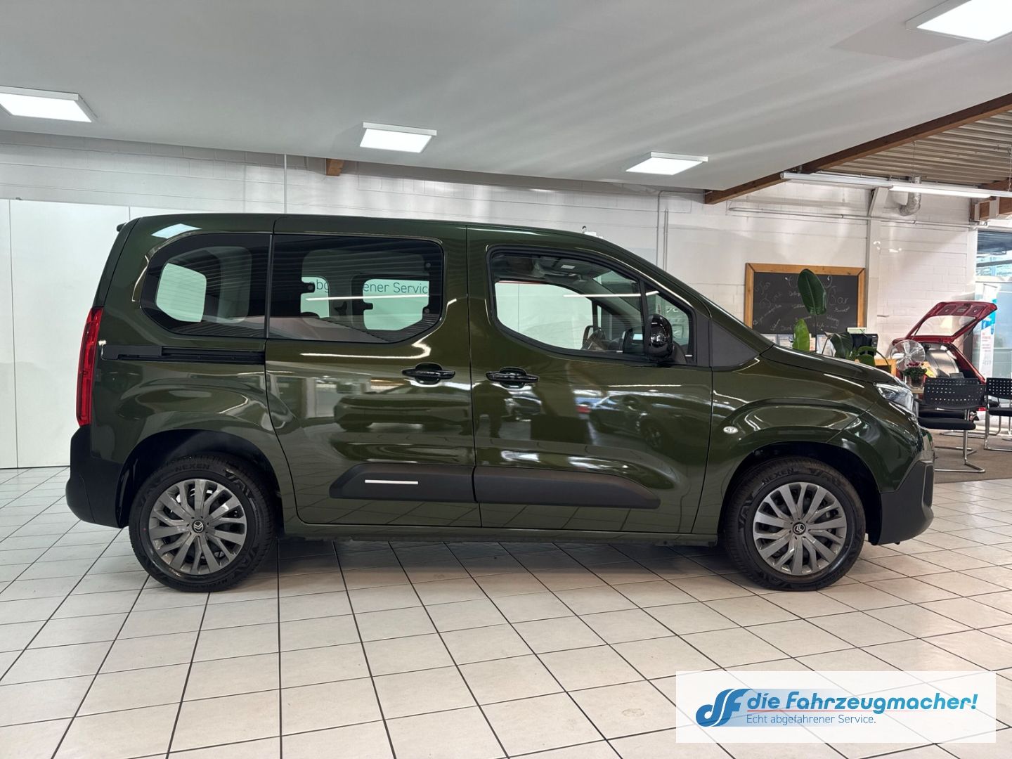Fahrzeugabbildung Citroën Berlingo Plus Elektro Kombi M LED CarPlay Androi