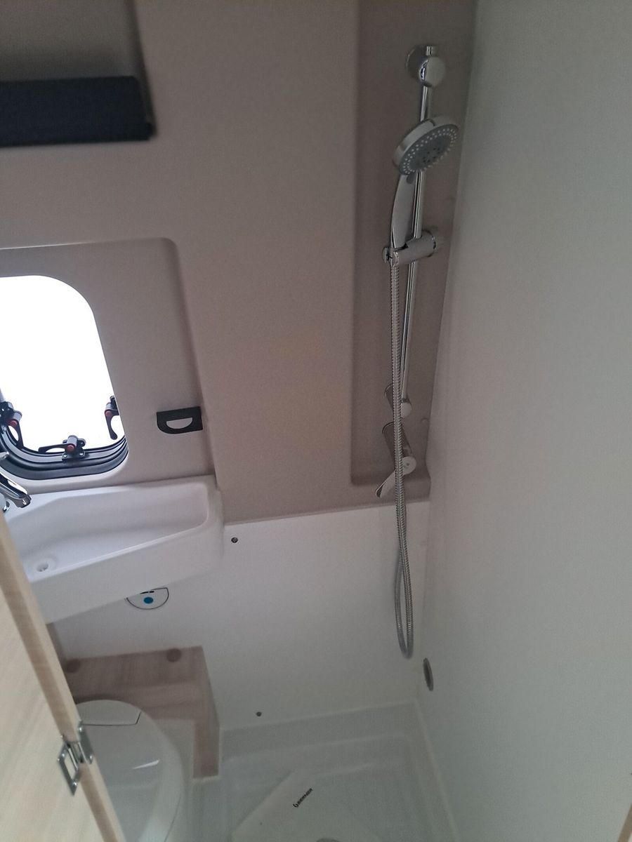 Fahrzeugabbildung Chausson Van First Line Light V594M Solar, Markise, RFK