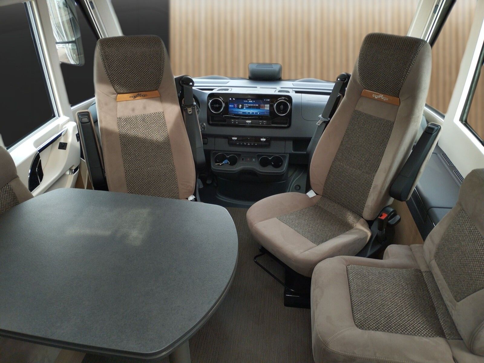 Fahrzeugabbildung Carthago C1-tourer I 143 KB LE comfort Mercedes